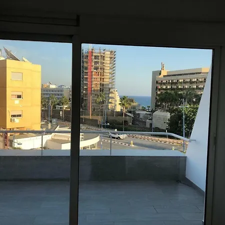 Beautiful 1 Bed Apt. By The Sea Лимасол